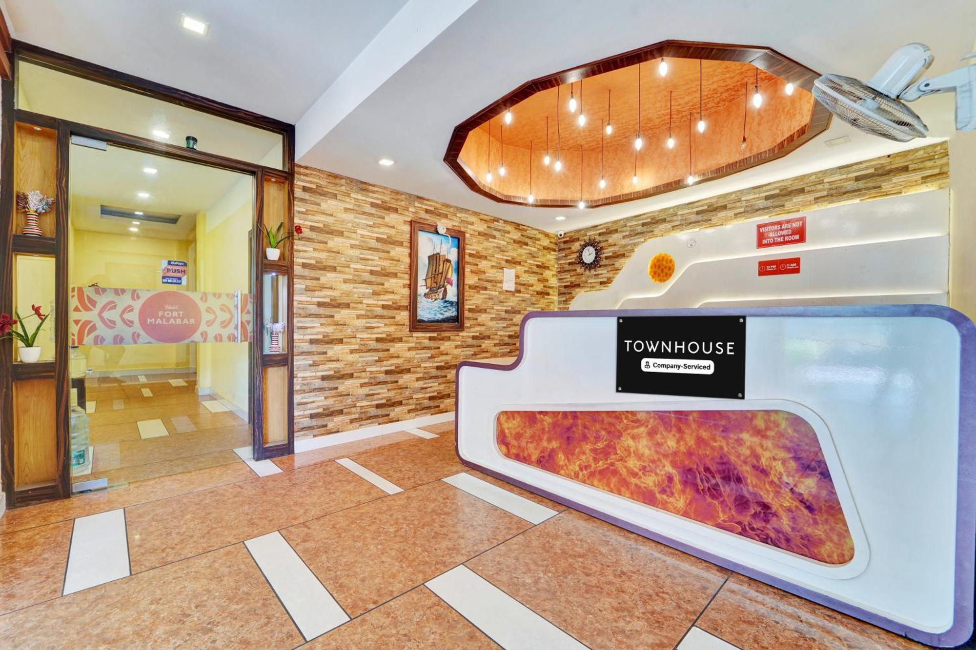 Super Townhouse Ernakulam North Otel Kochi Dış mekan fotoğraf